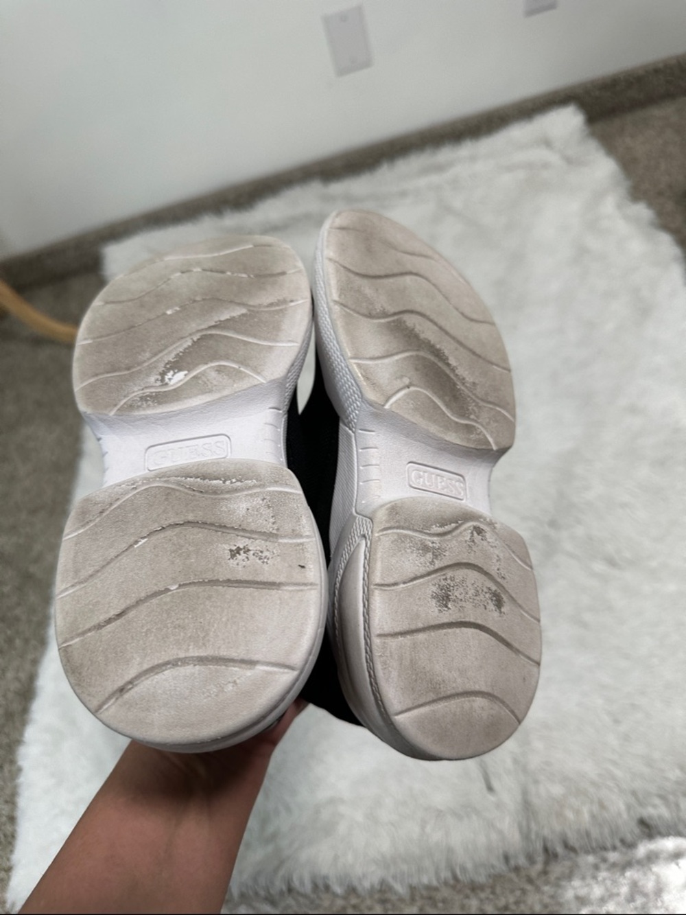 👛 Guess Slip On Sneakers - Picture 5 of 6
